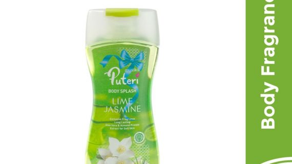 Mustika Ratu Puteri Body Splash Chrysant 135ml Pengharum tubuh untuk menyegarkan dan memberikan keharuman yang tahan lama. Mengandung ekstrak Almond Protein untuk menjaga kelembutan dan kehalusan kulit serta Cooling Agent untuk memberi rasa segar dan sejuk pada tubuh. Mustika Ratu Puteri Body Splash Chrysant 135ml Body Splash Cologne Mustika Puteri ini wangi nya berasal dari berbagai macam bunga yang memberikan wangi yang tahan lama. Selain itu cologne ini mengandungalmond protein extract yang berfungsi melembapkan sekaligus menjaga kelembutan kulit. Dan ada cooling agent nya juga jadi bakal terasa sejuk dan segar di badan. Pengharum tubuh untuk menyegarkan dan memberikan keharuman yang tahan lama. Mengandung ekstrak Almond Protein untuk menjaga kelembutan dan kehalusan kulit serta Cooling Agent untuk memberi rasa segar dan sejuk pada tubuh. Satu produk yang aku ingat sering dipakai waktu itu adalah Puteri Splash Cologne! Yes, ternyata Puteri Splash Cologne udah ada sejak tahun 1992 lhoo...  sekarang Puteri Splash Cologne memiliki 8 varian: Rose Orchid Chrysant Chamomile Flower Bouquet White Lily Lime Jasmine Rose Mango Selain variannya banyak, mostly aromanya menurutku seperti aroma parfum mahal, kualitasnya bagus dan aromanya juga lebih tahan lama. Varian Puteri Splash Cologne didominasi aroma bunga yang girly, beberapa juga memiliki campuran aroma bunga dan buah untuk kesan girly dan playful. Ketika dipakai, Puteri Splash Cologne membuat kulit lebih lembut dan lembap karena mengandung almond protein extract, juga cooling agent yang memberikan rasa segar dan sejuk. Cara pakai: Cara penggunaannya mudah, cukup di percikkan keseluruh tubuh setiap diperlukan. Aman dipercikkan ke baju juga kok. Tidak akan meninggalkan noda kekuningan serta cepat kering. Saya menggunakan body splash ini untuk kegiatan pagi hari