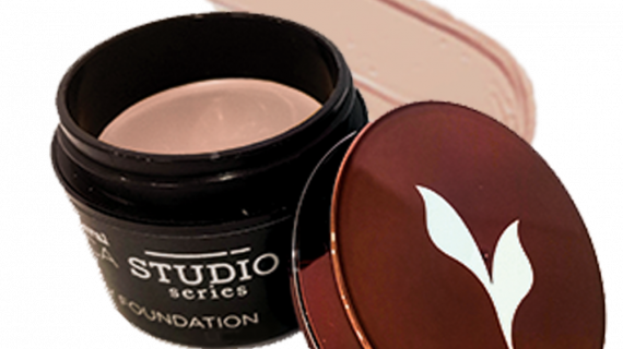Mineral Botanica Studio Series Creamy Foundation Light