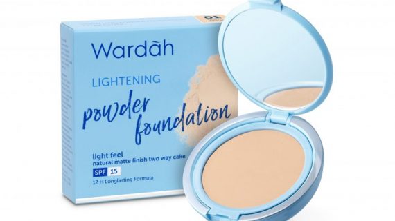 Wardah Lightening Powder Foundation Light Feel 01 Light Beige 12 g