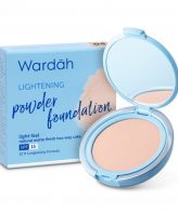 Wardah Lightening Powder Foundation Light Feel 04 Natural 12 g