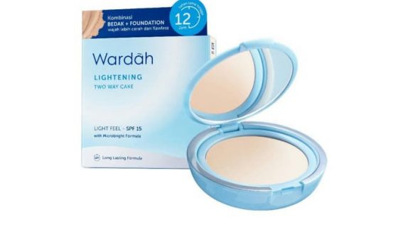 Wardah Lightening Two Way Cake Light Feel 05 Beige 12 gr